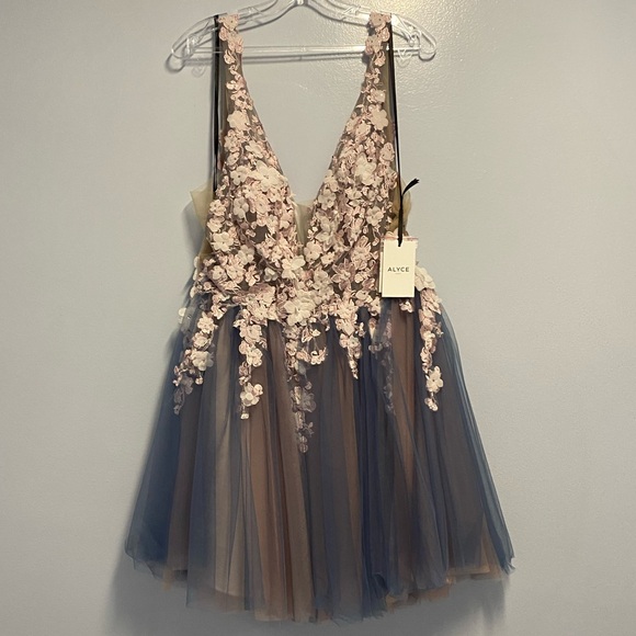 NWT Alyce Paris 3107 Floral Bodice Open Back Evening Gown Size 14. - Picture 4 of 14